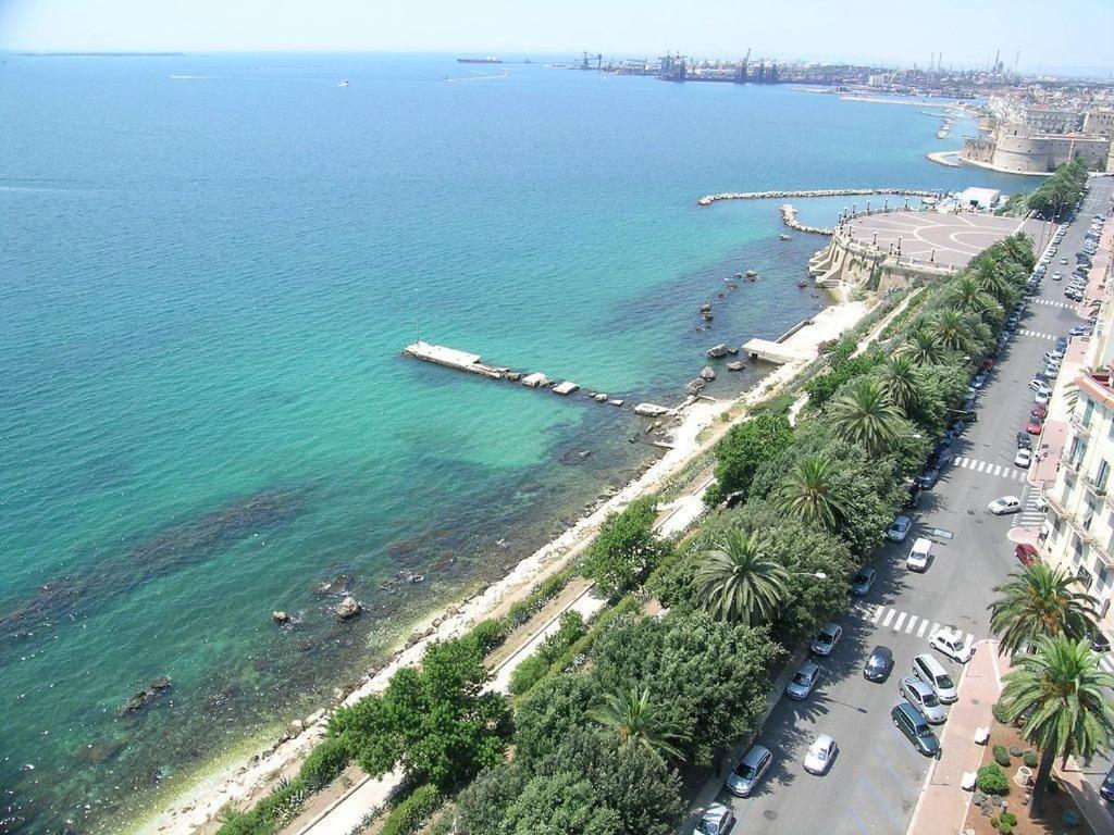 Suite al mare Tarento Exterior foto
